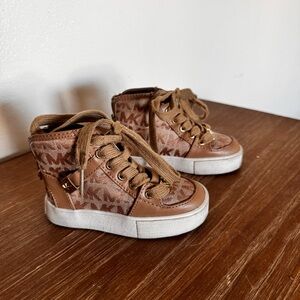 Michael Kors Lil Lauren High 2 Signature Tan w/Gold Accent Shoes Toddler Sz 6